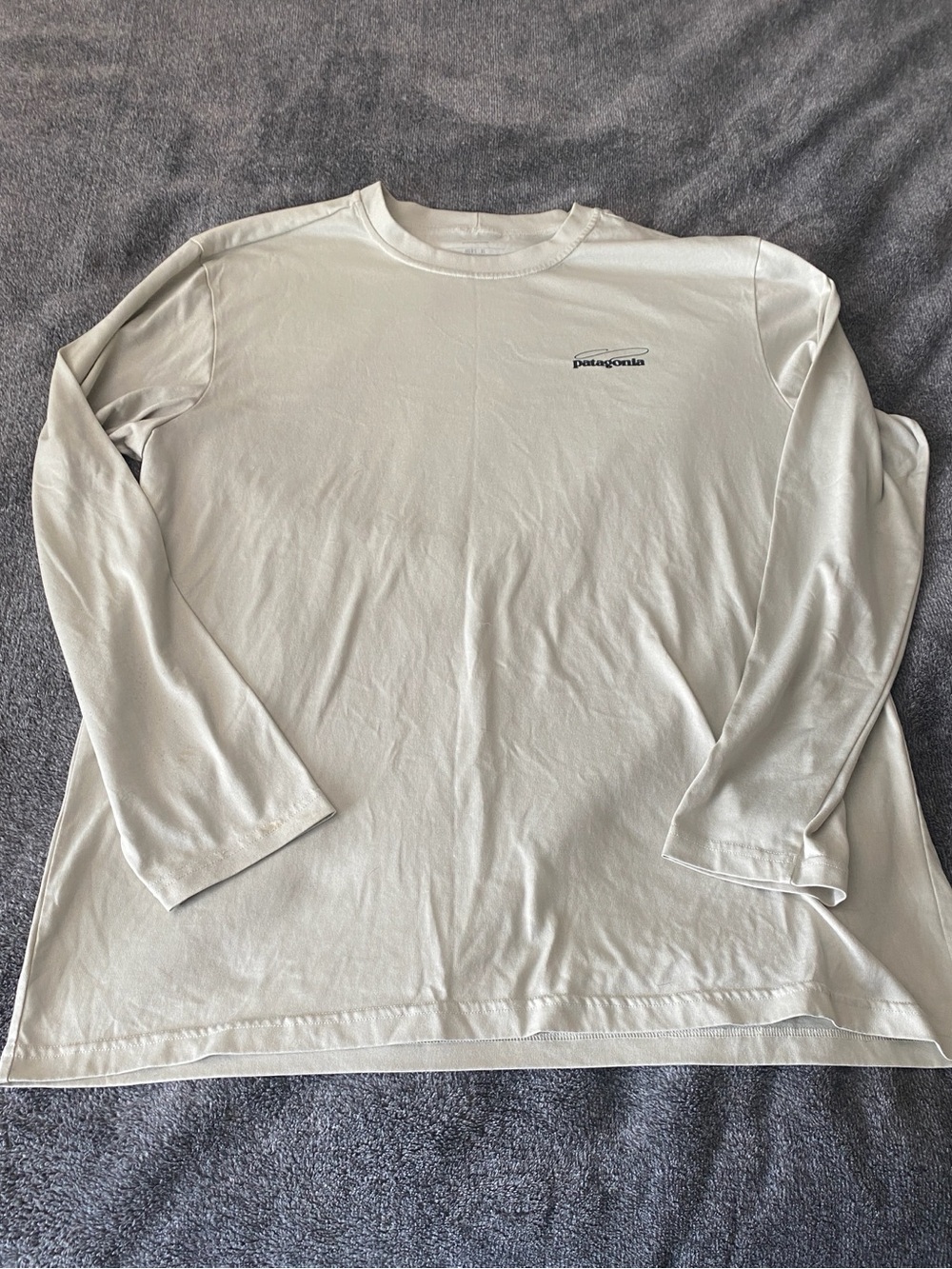 Patagonia Men's Long-Sleeve Crew Tee in Light gray/ Cream Flyfishing series